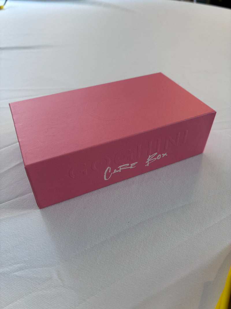 GOGHINI Care Box, closed, pink box with embossed wordmark